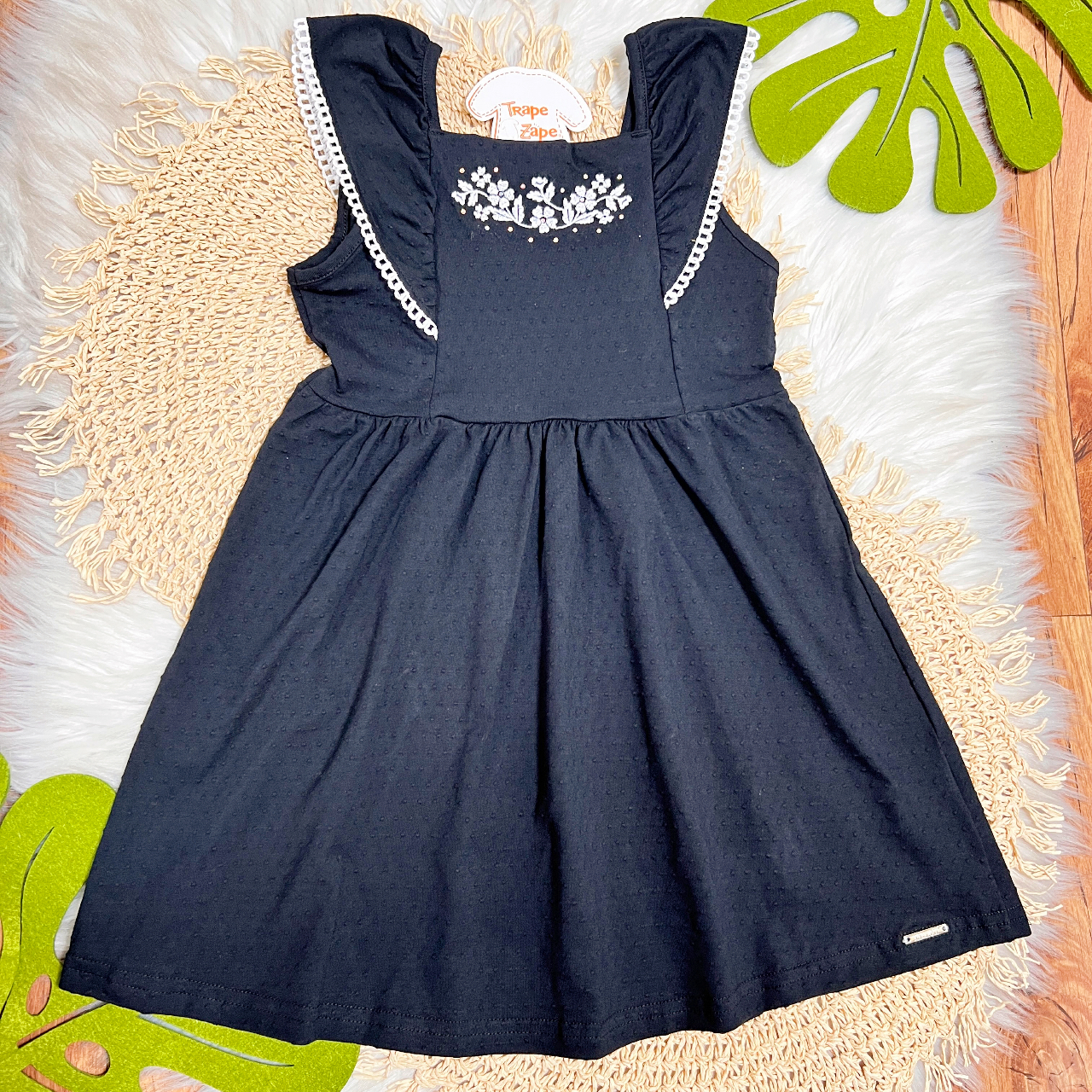 Vestido de Alcinha com Flores Bordadas - Preto